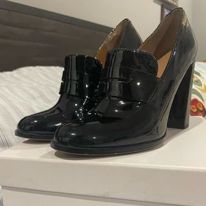 Like new very classy black high heels